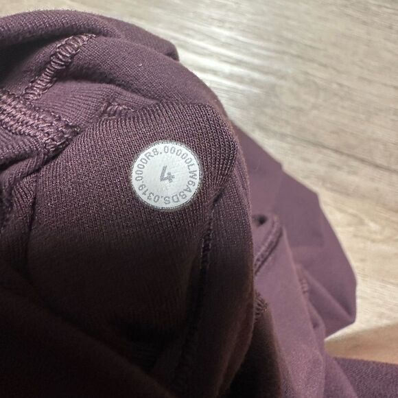 Lululemon Wunder Under Crop (Hi-Rise) 21"
Black Cherry - size 4 - Picture 4 of 4